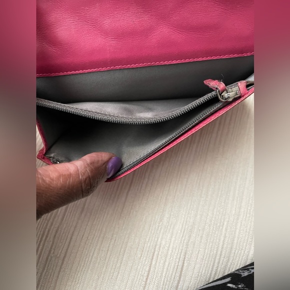 Authentic CHANEL Icon Bifold - Picture 5 of 12